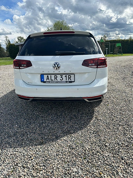 Volkswagen Passat 2 of 5