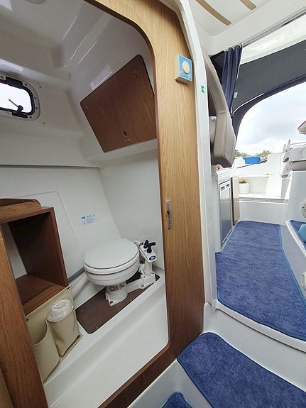 Beneteau Antares 780 - Suzuki 140 hk 11 of 12