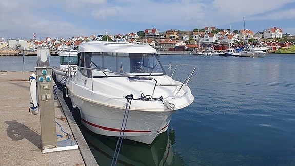 Beneteau Antares 780 - Suzuki 140 hk 2 of 12