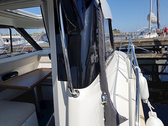 Beneteau Antares 780 - Suzuki 140 hk 7 of 12