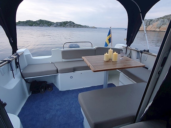 Beneteau Antares 780 - Suzuki 140 hk 4 of 12