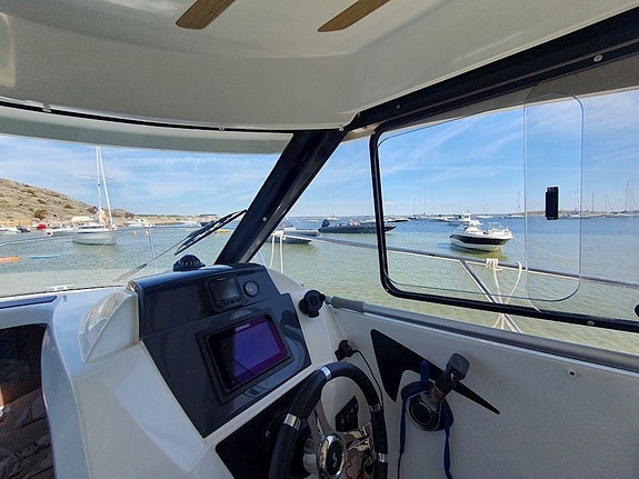 Beneteau Antares 780 - Suzuki 140 hk 10 of 12