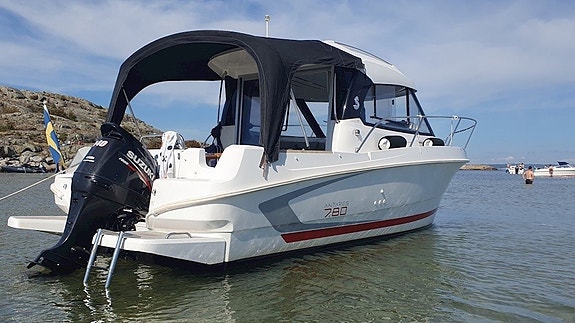 Beneteau Antares 780 - Suzuki 140 hk 3 of 12