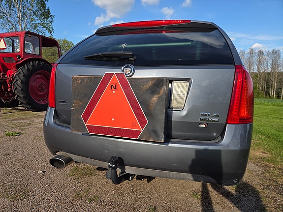 Cadillac BLS 8 of 24