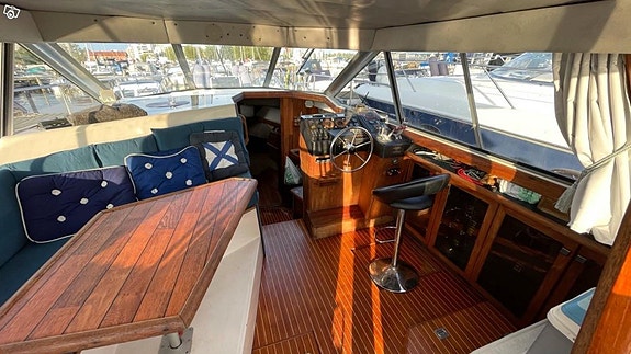 Bayliner 3460 Sportsfish 2 of 4