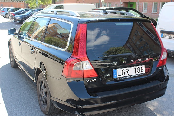 Volvo V70 3 of 5