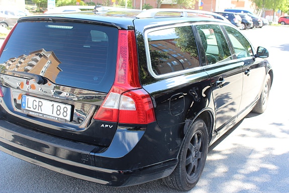 Volvo V70 4 of 5