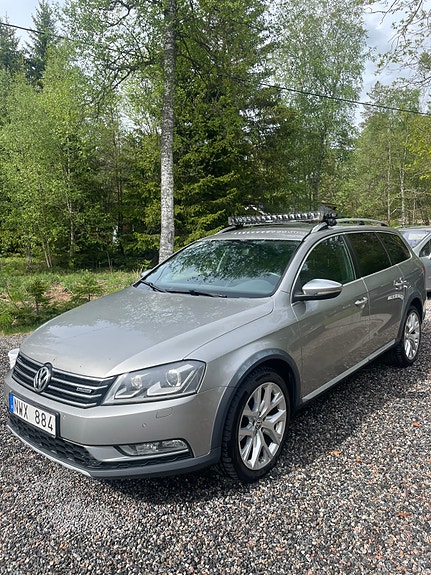 Volkswagen Passat Alltrack 3 of 5