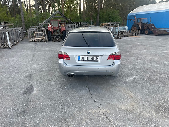 BMW 550i 3 of 5