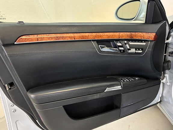 Mercedes-Benz S350 13 of 19