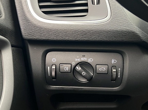 Volvo V40 14 of 30