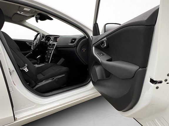 Volvo V40 25 of 30