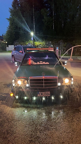 Mercedes-Benz 190 3 of 3