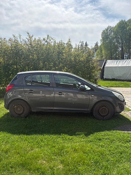 Opel Corsa 2 of 5
