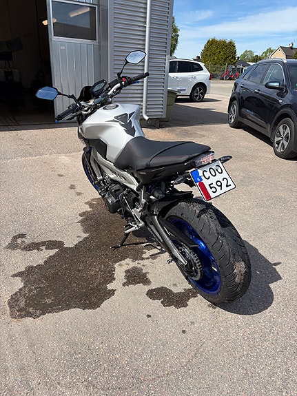 Yamaha MT-09 3 of 4