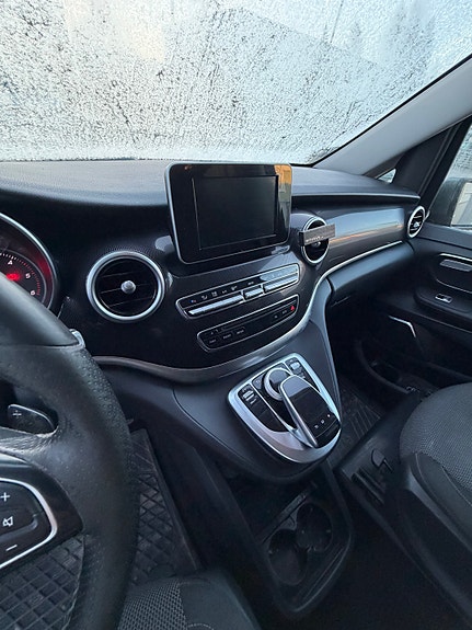 Mercedes-Benz V250 d 2 of 5