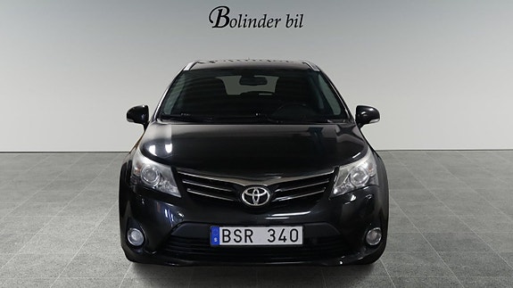 Toyota Avensis 2 of 5