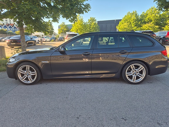 BMW 520d 3 of 5