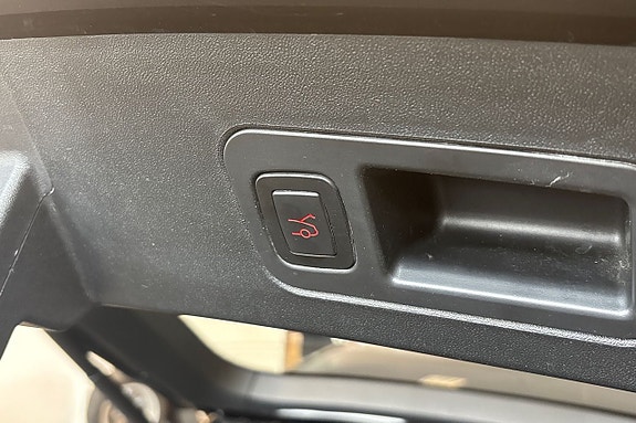Tesla Model S 24 of 25