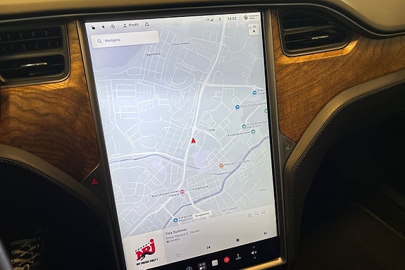 Tesla Model S 19 of 25