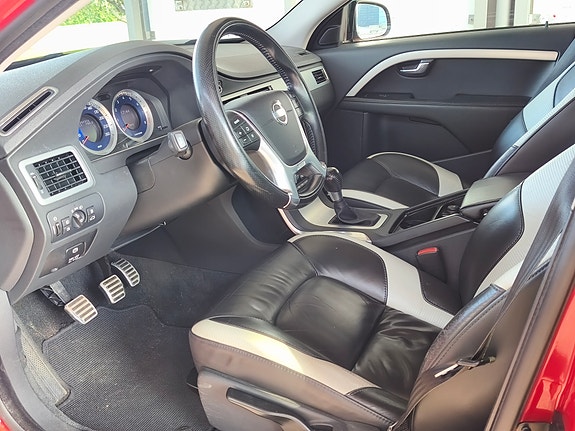 Volvo V70 4 of 5