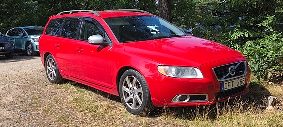 Volvo V70 2 of 5