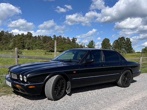 Jaguar XJR 2 of 5