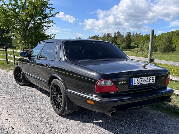 Jaguar XJR 3 of 5