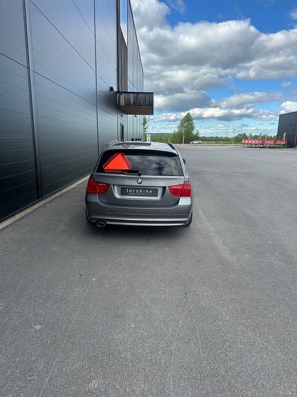 BMW 320d 4 of 5