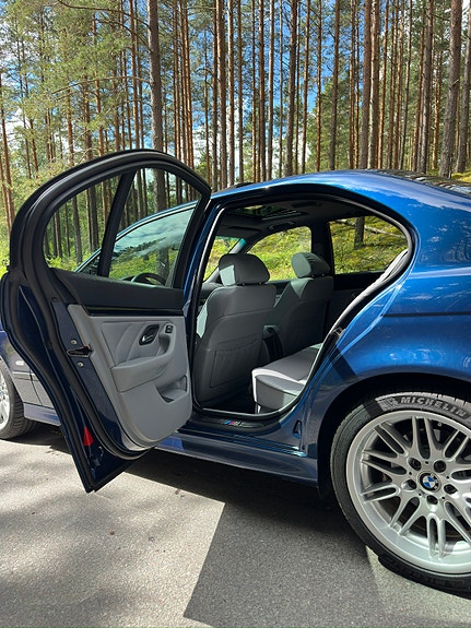 BMW 540i 8 of 25