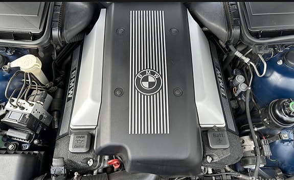 BMW 540i 4 of 5