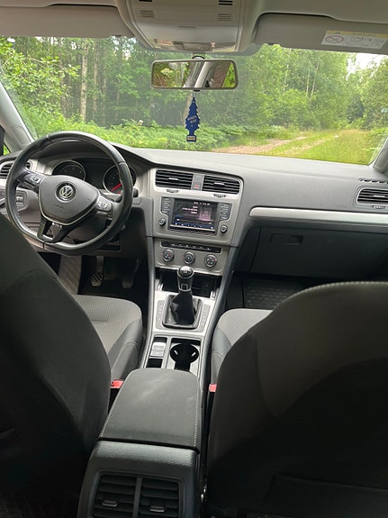 Volkswagen Golf VII 12 of 22