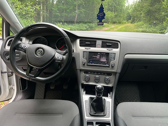 Volkswagen Golf VII 13 of 22