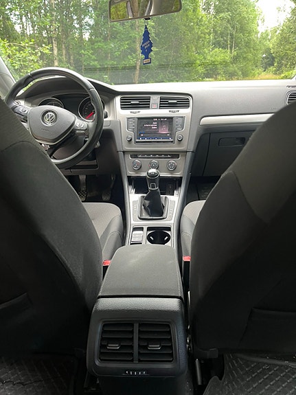 Volkswagen Golf VII 11 of 22