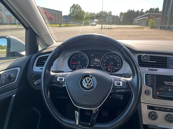 Volkswagen Golf VII 18 of 22