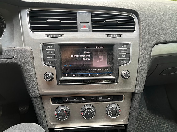 Volkswagen Golf VII 19 of 22