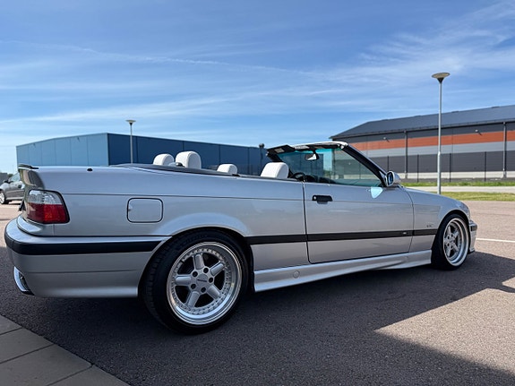 BMW M3 3 of 5