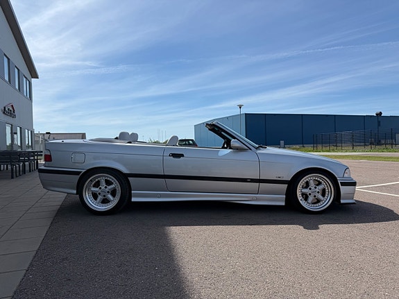BMW M3 2 of 5