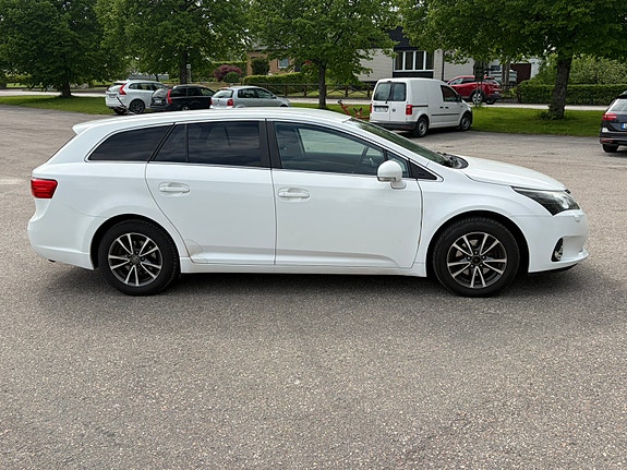 Toyota Avensis 3 of 5