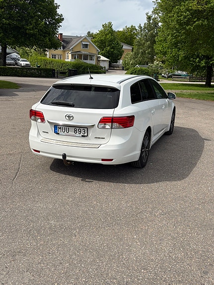 Toyota Avensis 4 of 5