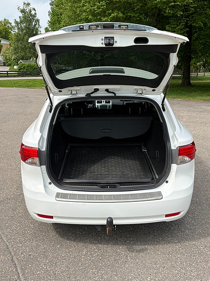Toyota Avensis 5 of 5