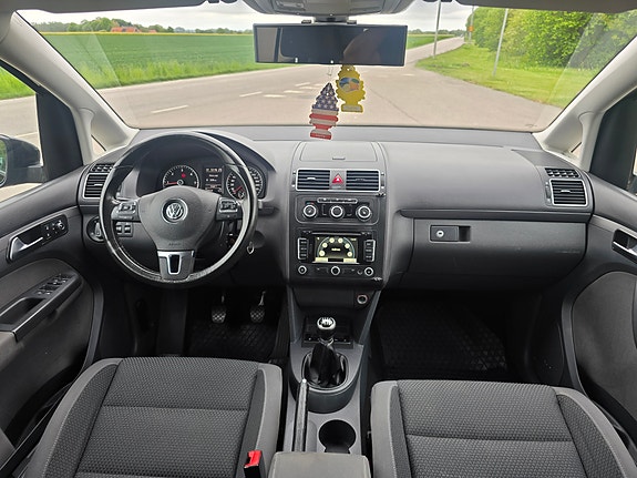 Volkswagen Touran 3 of 5