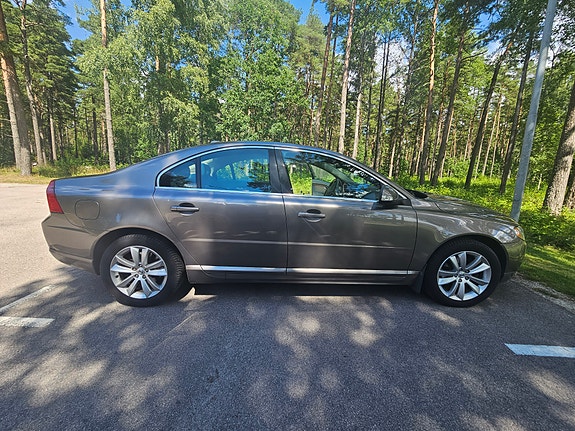 Volvo S80 2 of 5