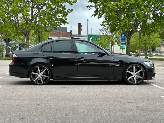 BMW 335i 3 of 7