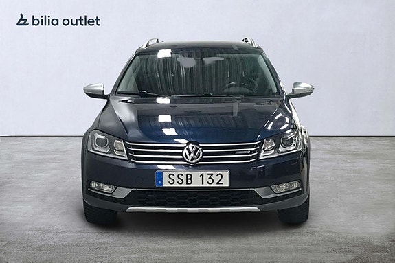 Volkswagen Passat Alltrack 3 of 5