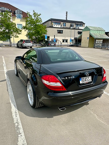 Mercedes-Benz SLK350 4 of 5