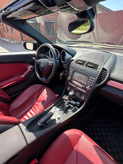 Mercedes-Benz SLK350 5 of 5