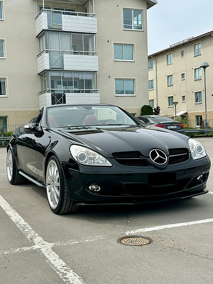 Mercedes-Benz SLK350 4 of 6