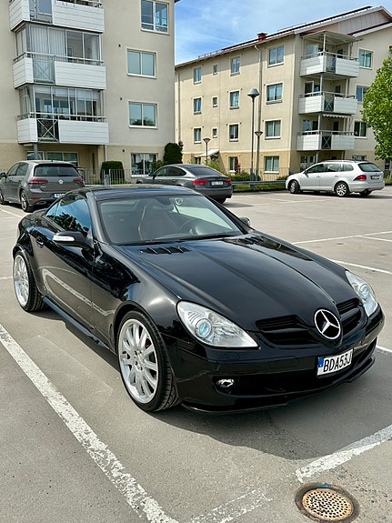 Mercedes-Benz SLK350 3 of 5