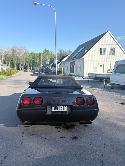 Chevrolet Corvette 3 of 5